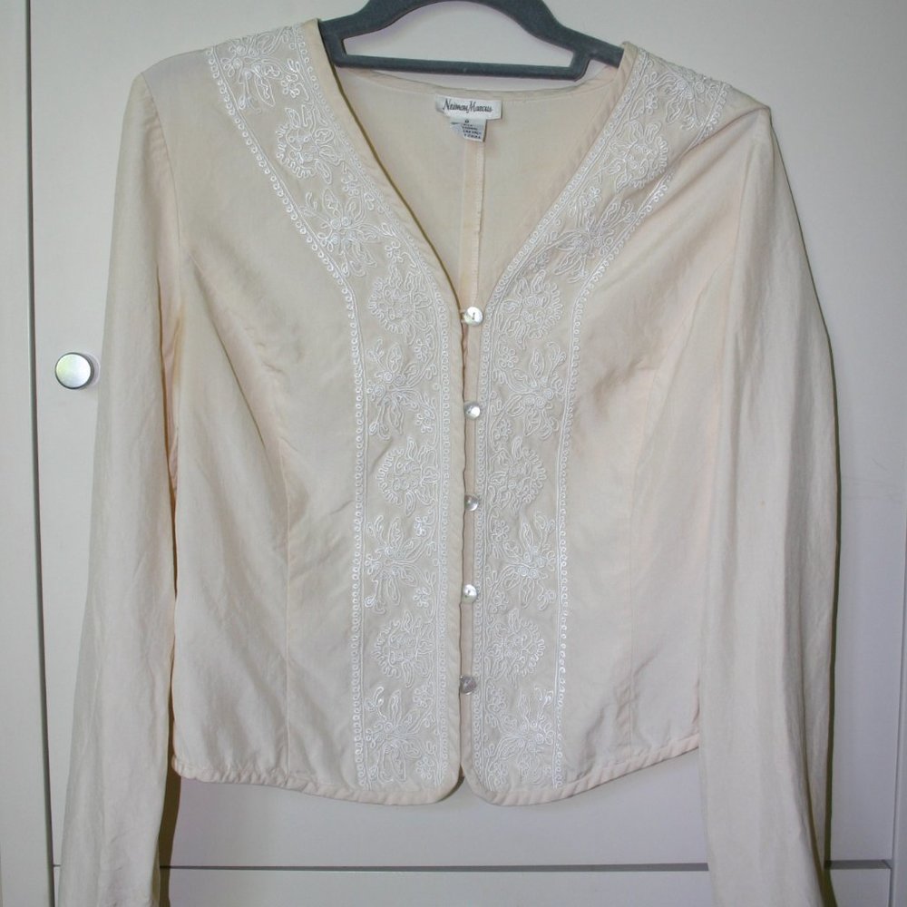 NEIMAN MARCUS Blouse Size 8 Eggshell 100% Silk Lace Detail Long Sleeved